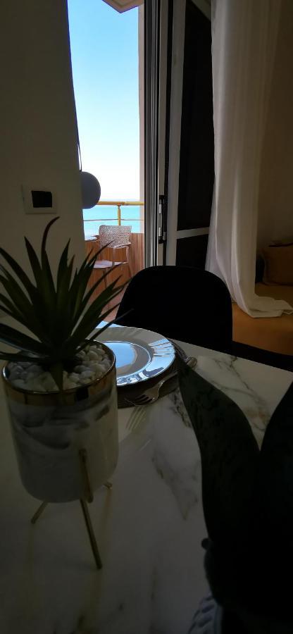 Lungomare Luxury Sea View Apartaments Vlorë Esterno foto