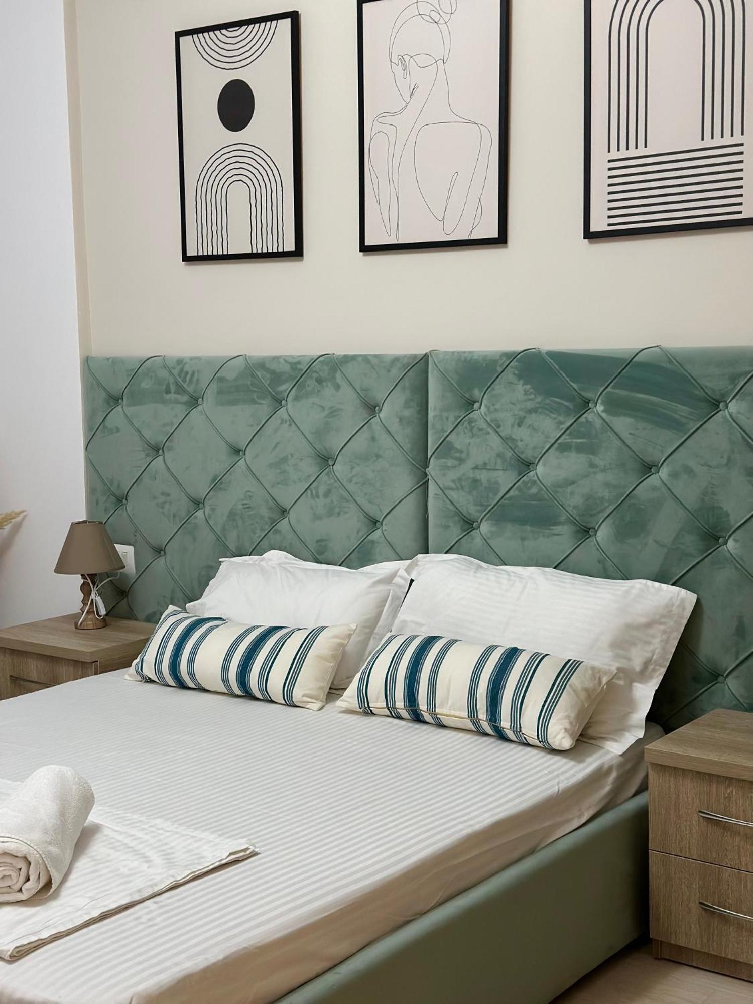 Lungomare Luxury Sea View Apartaments Vlorë Esterno foto