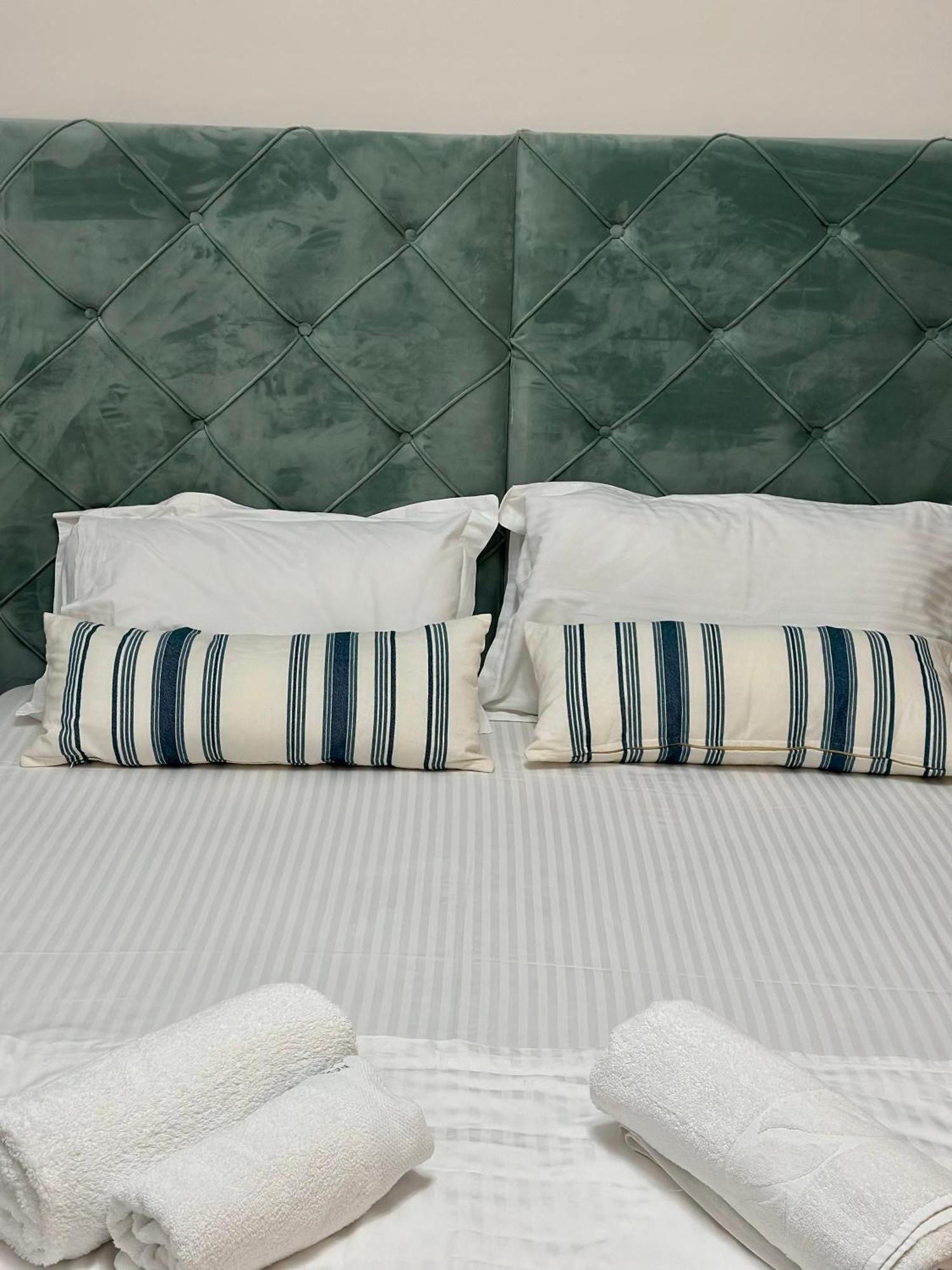 Lungomare Luxury Sea View Apartaments Vlorë Esterno foto