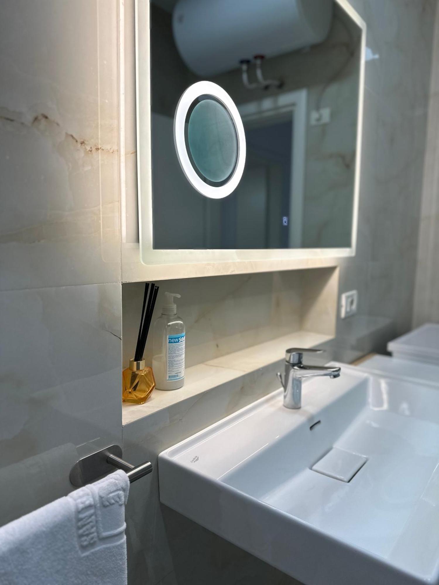 Lungomare Luxury Sea View Apartaments Vlorë Esterno foto
