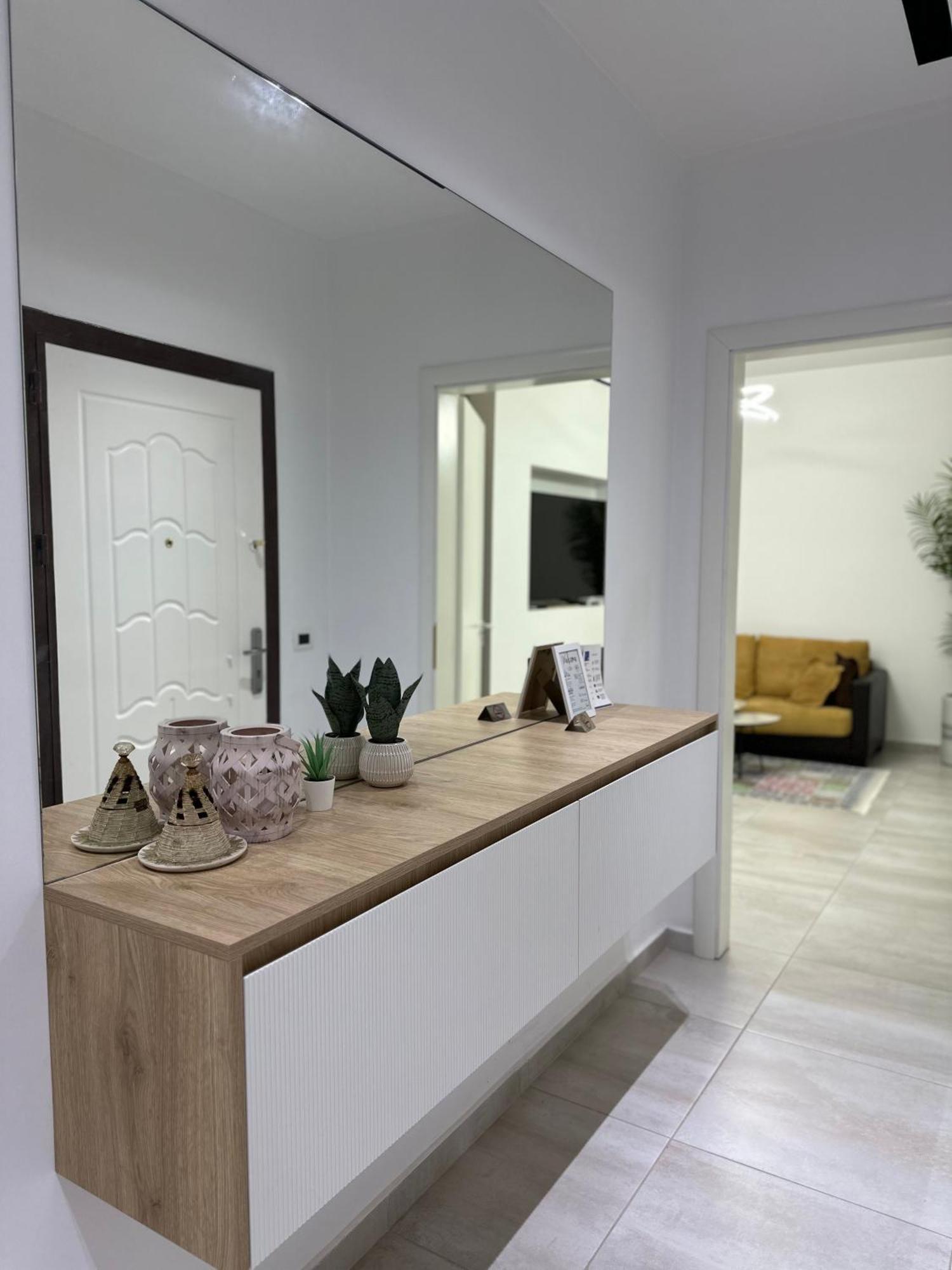 Lungomare Luxury Sea View Apartaments Vlorë Esterno foto