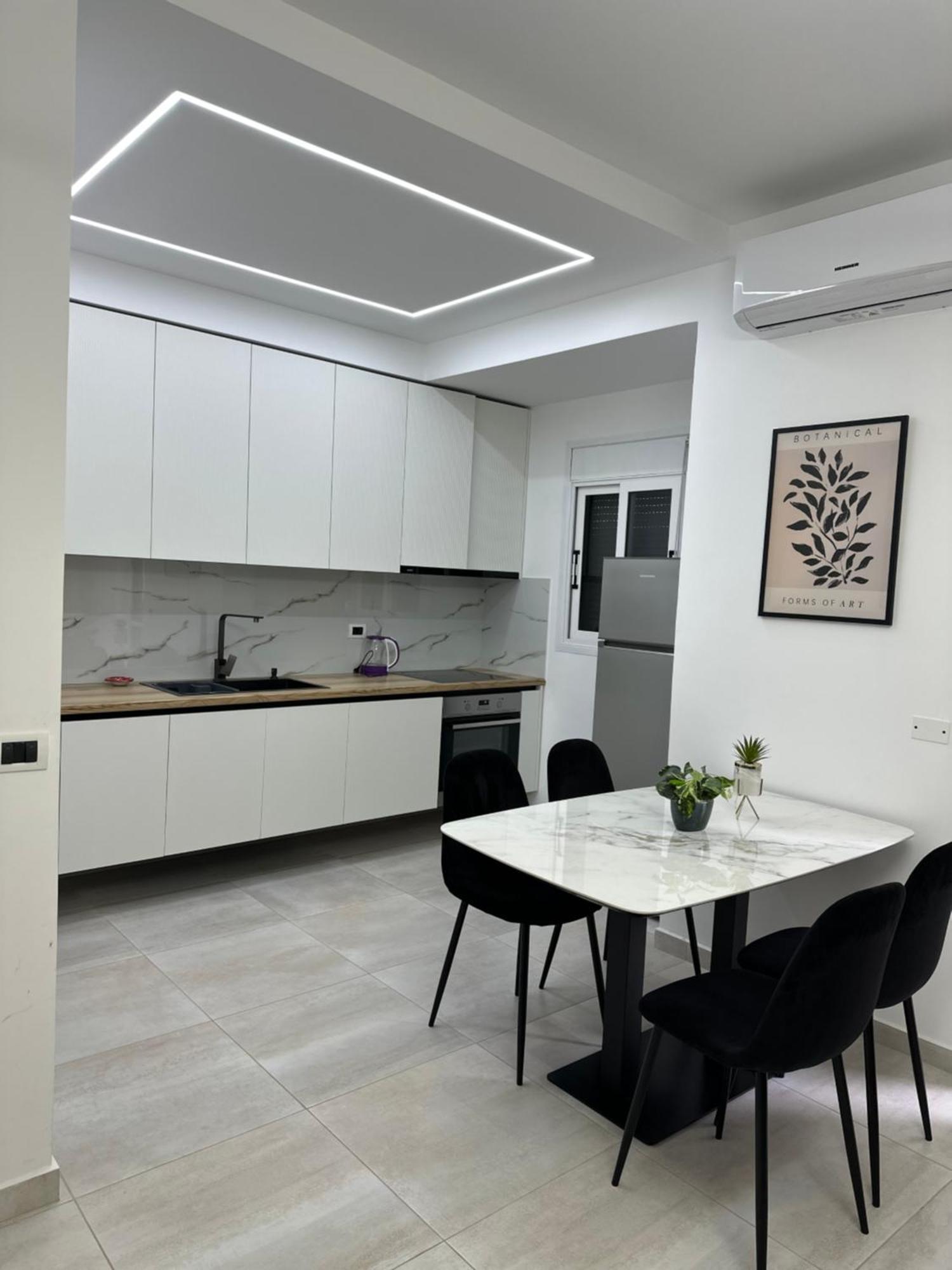 Lungomare Luxury Sea View Apartaments Vlorë Esterno foto